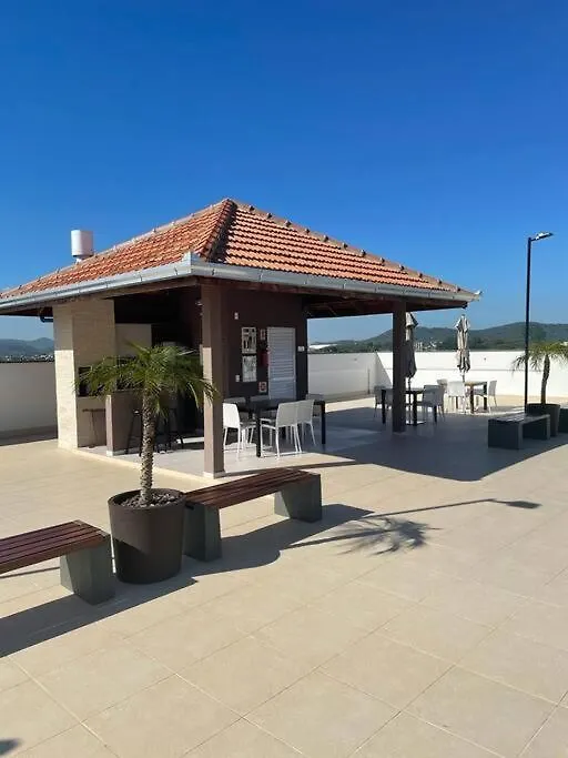 Ap A 2 Quadras Da Praia E Proximo Ao Beto Carrero Piçarras